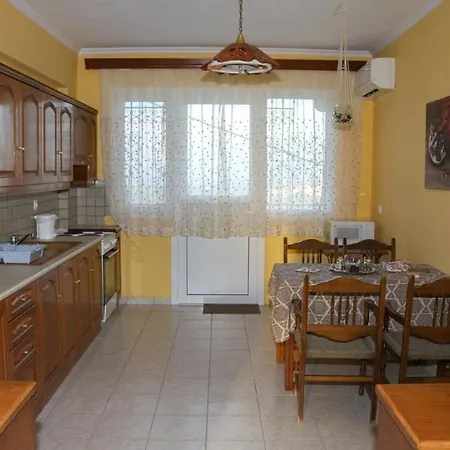 Nikolas View House בית נופש *